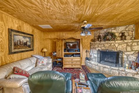 4983 Ranch Road 1051 Uvalde TX 78801