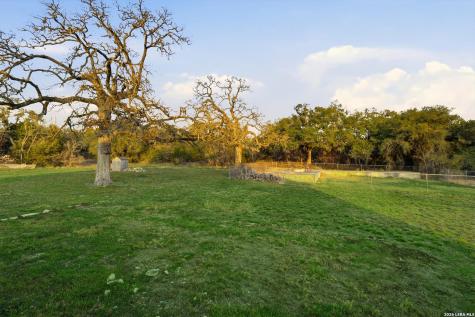 1070 Lonesome Trail Driftwood TX 78619