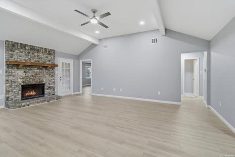 1070 Lonesome Trail Driftwood TX 78619