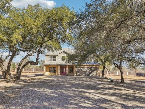 301 County Road 6862 Natalia TX 78059