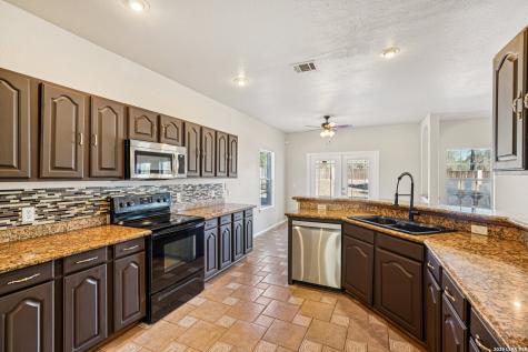 301 County Road 6862 Natalia TX 78059