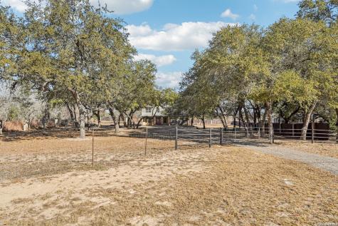 301 County Road 6862 Natalia TX 78059