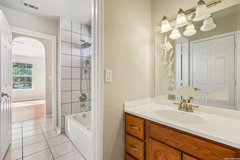 301 County Road 6862 Natalia TX 78059