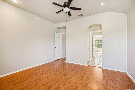 301 County Road 6862 Natalia TX 78059