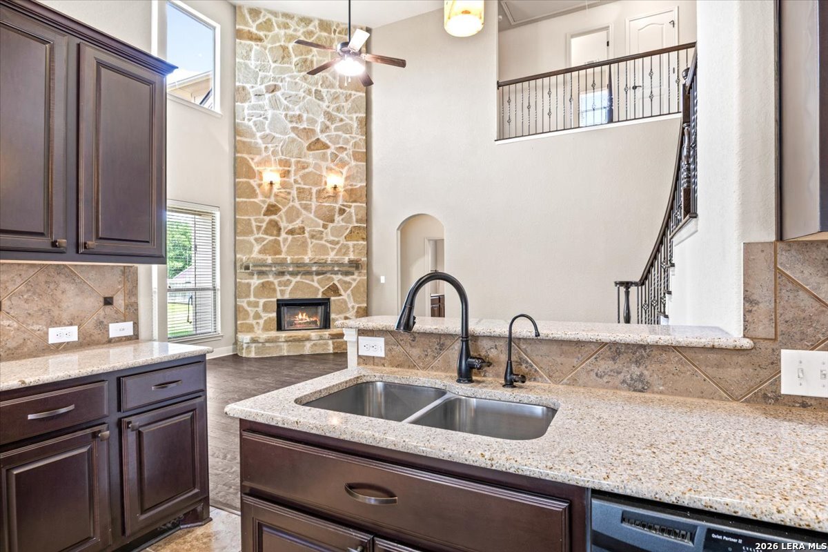 6909 Hallie Heights Schertz TX 78154