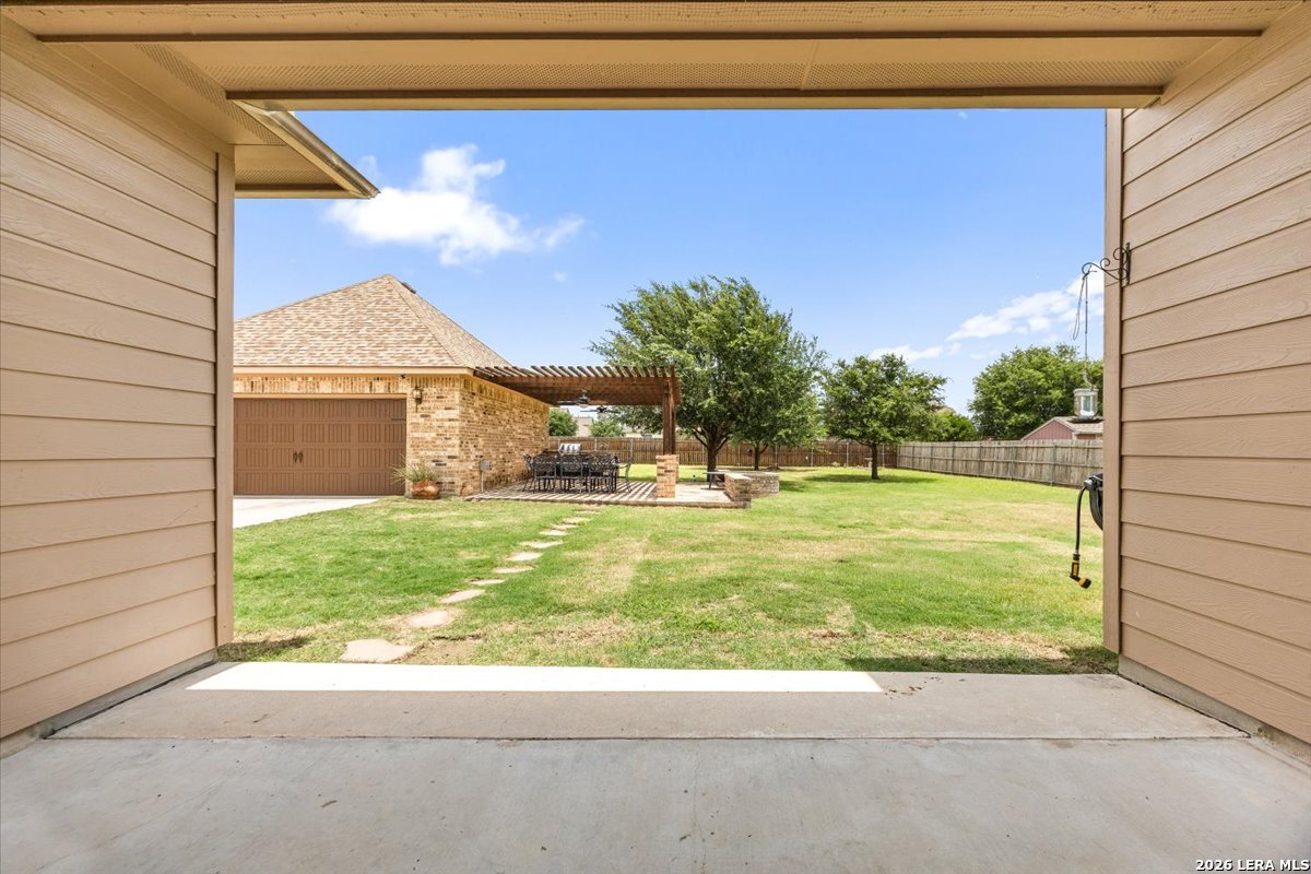 6909 Hallie Heights Schertz TX 78154