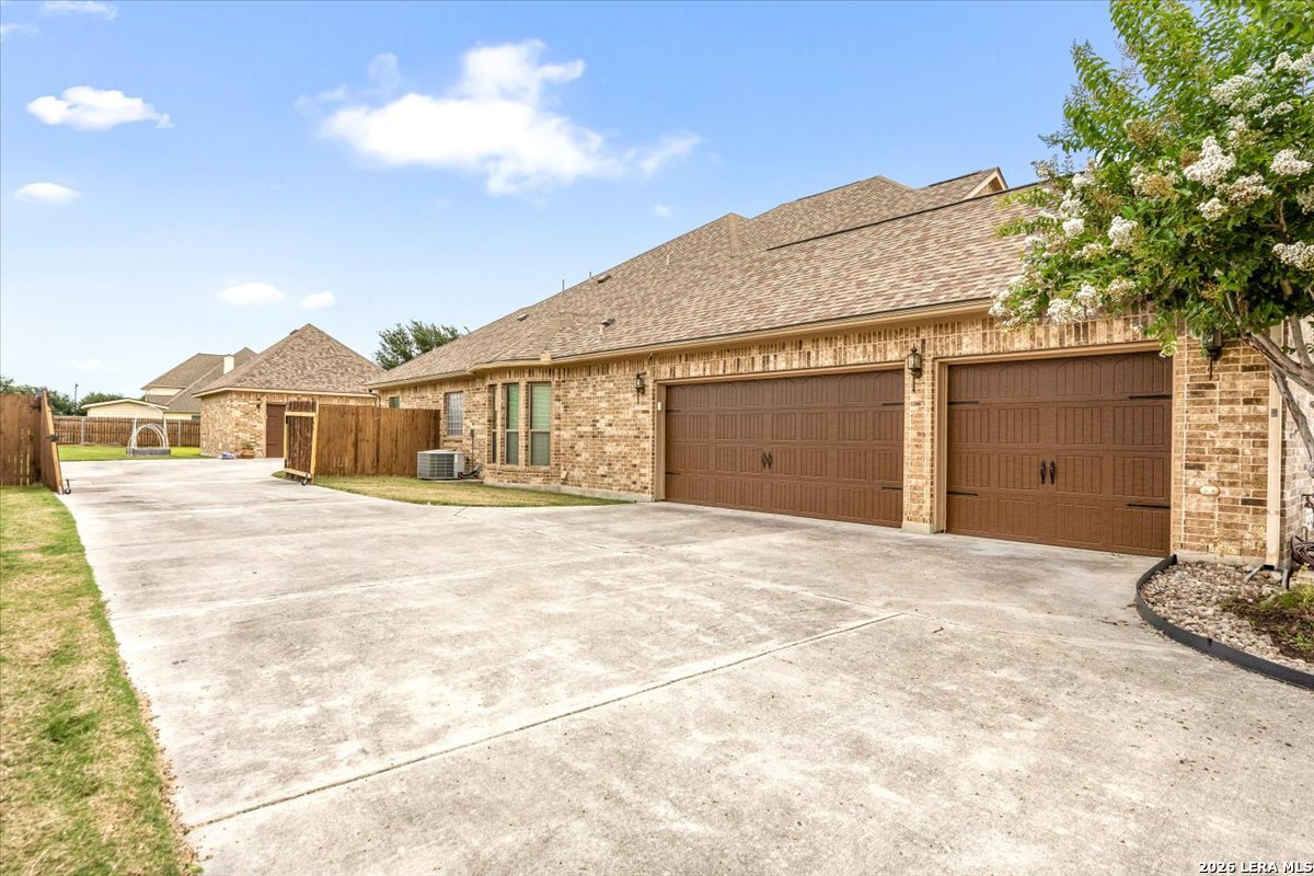 6909 Hallie Heights Schertz TX 78154