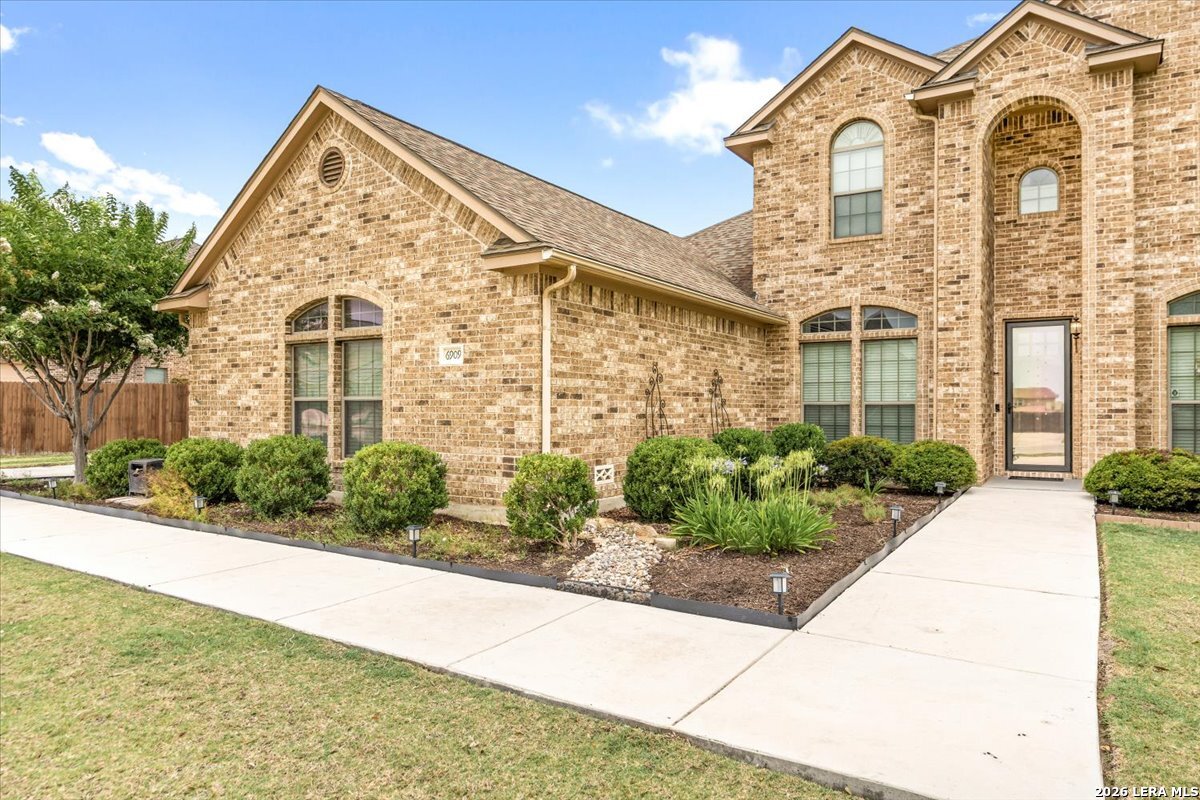 6909 Hallie Heights Schertz TX 78154