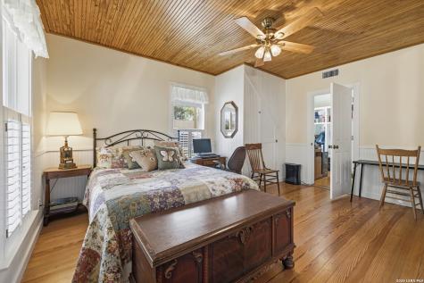 505 W San Antonio Fredericksburg TX 78624