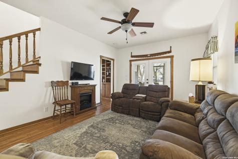 505 W San Antonio Fredericksburg TX 78624