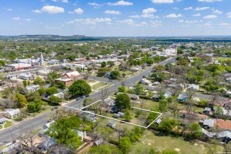 505 W San Antonio Fredericksburg TX 78624