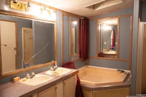C202 Lot 25 E Peggy Pave H90w Uvalde TX 78801