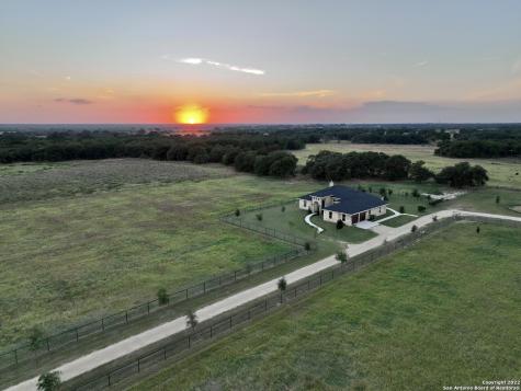157 Shannon Ridge Floresville TX 78114