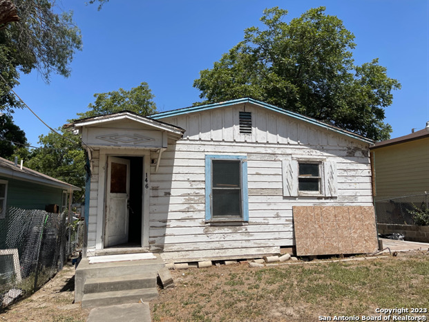 146 Los Arboles San Antonio TX 78214