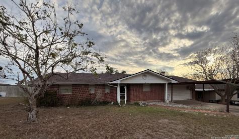318 Cottonwood Kenedy TX 78119