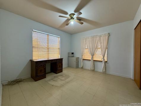 318 Cottonwood Kenedy TX 78119