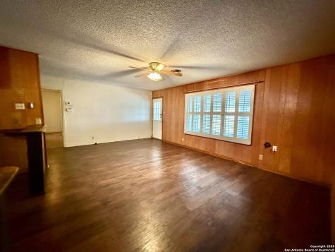 318 Cottonwood Kenedy TX 78119