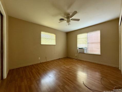 318 Cottonwood Kenedy TX 78119