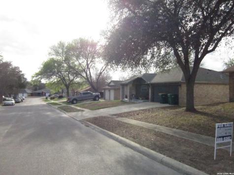 7911 Forest Cabin Live Oak TX 78233