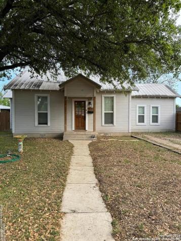 211 Cummings Street Uvalde TX 78801