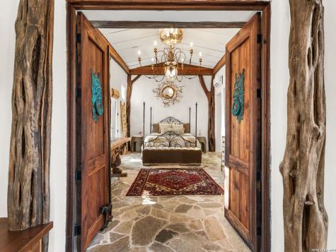 1191 Saddleback Ridge Bandera TX 78003