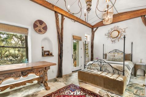 1191 Saddleback Ridge Bandera TX 78003