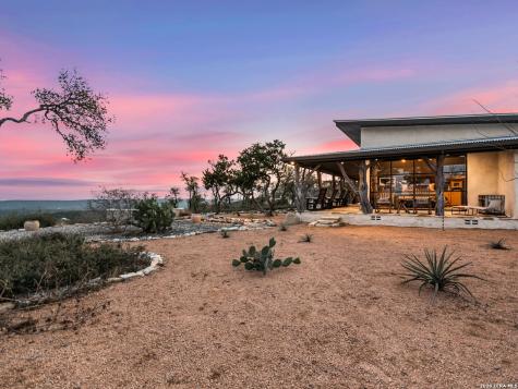 1191 Saddleback Ridge Bandera TX 78003