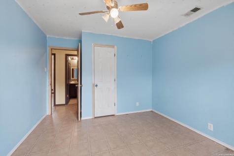 4615 Waterwood Pass Drive Elmendorf TX 78112