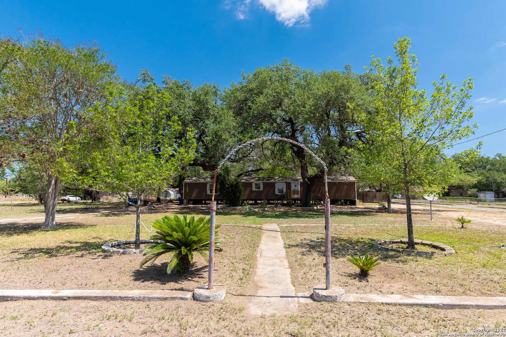 827 Crockett Street Pleasanton TX 78064