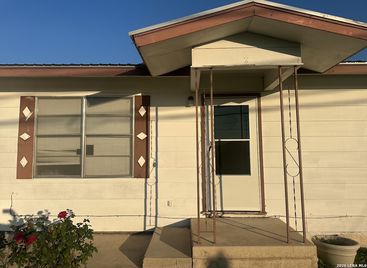 608 E Westmeyer Street Poth TX 78147