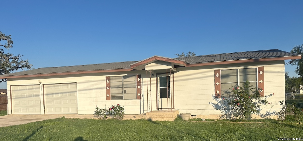 608 E Westmeyer Street Poth TX 78147