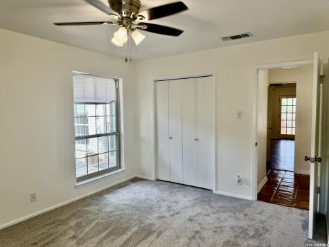 437 Sagecrest Hollywood Park TX 78232