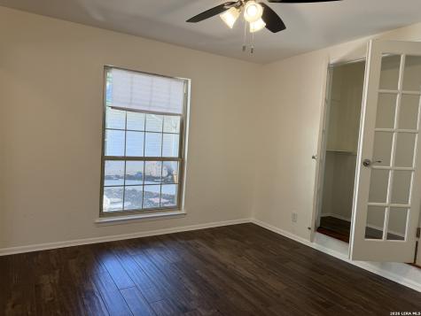 437 Sagecrest Hollywood Park TX 78232