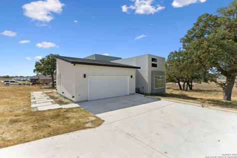 147 Las Palomas La Vernia TX 78121