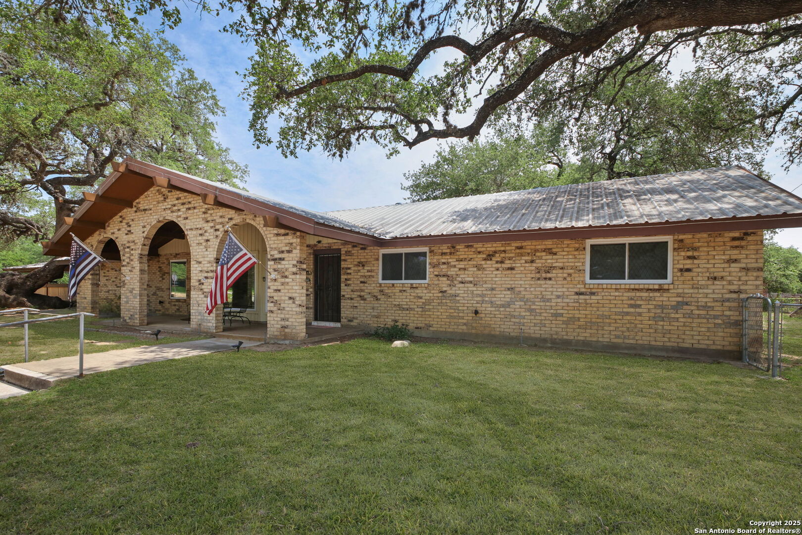 102 Southgate Pleasanton TX 78064