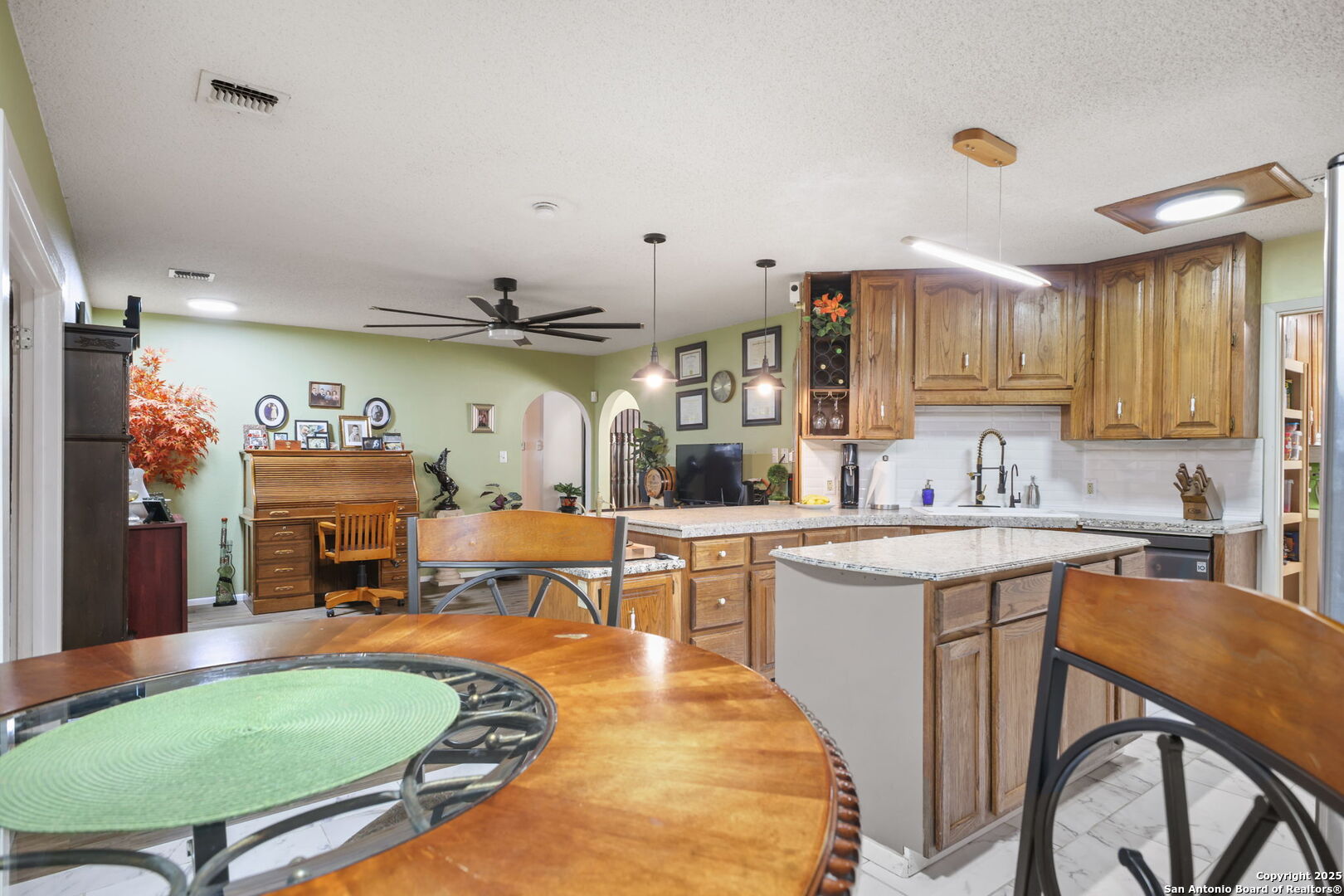 102 Southgate Pleasanton TX 78064