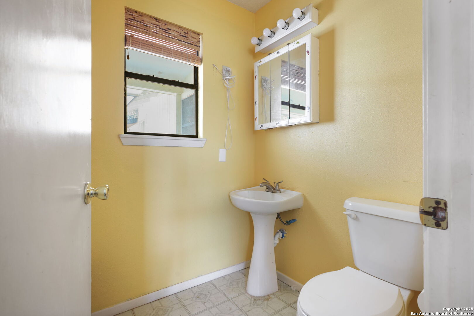 102 Southgate Pleasanton TX 78064