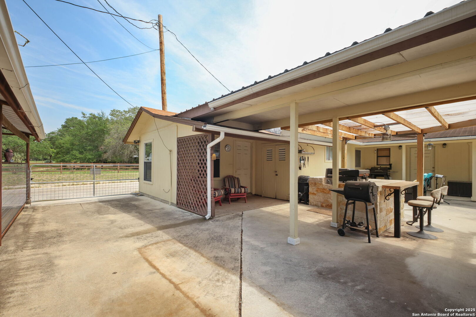 102 Southgate Pleasanton TX 78064