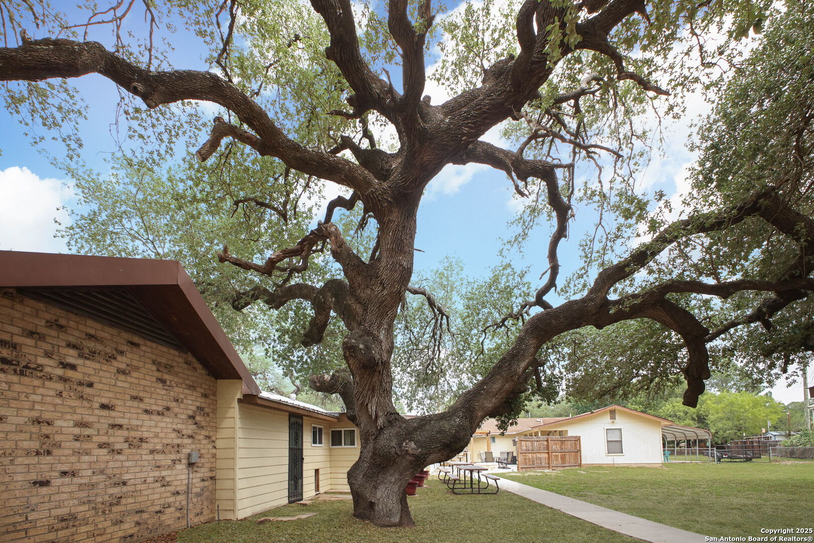 102 Southgate Pleasanton TX 78064