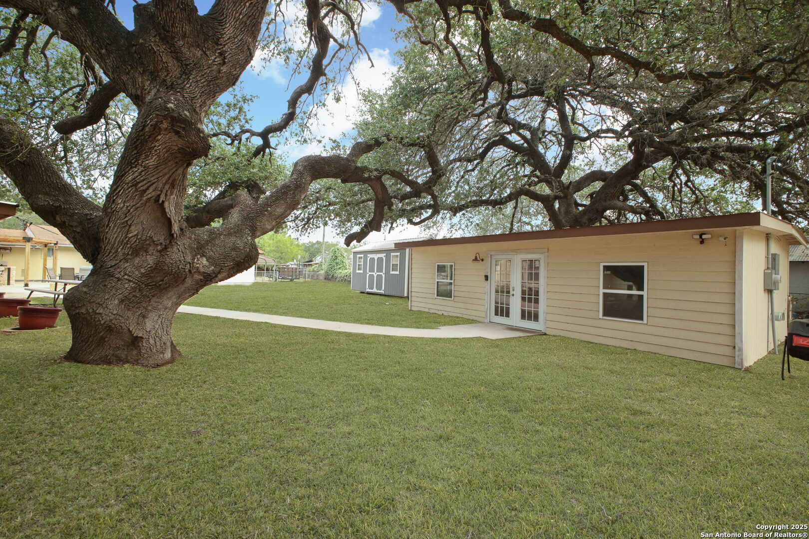 102 Southgate Pleasanton TX 78064