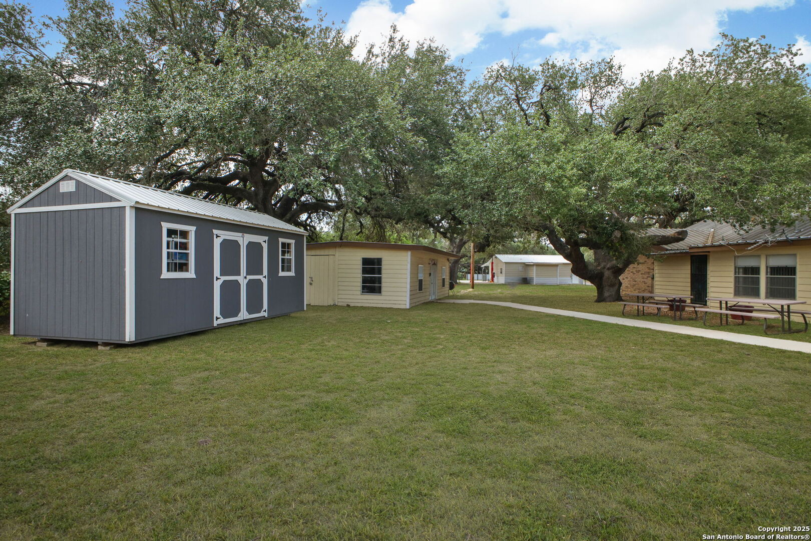 102 Southgate Pleasanton TX 78064