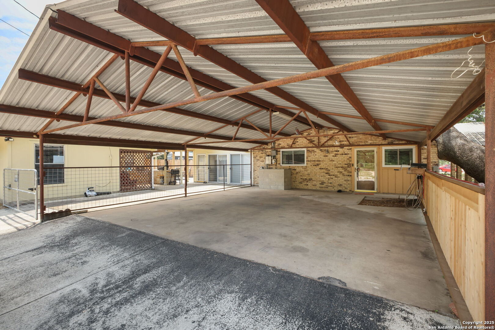 102 Southgate Pleasanton TX 78064