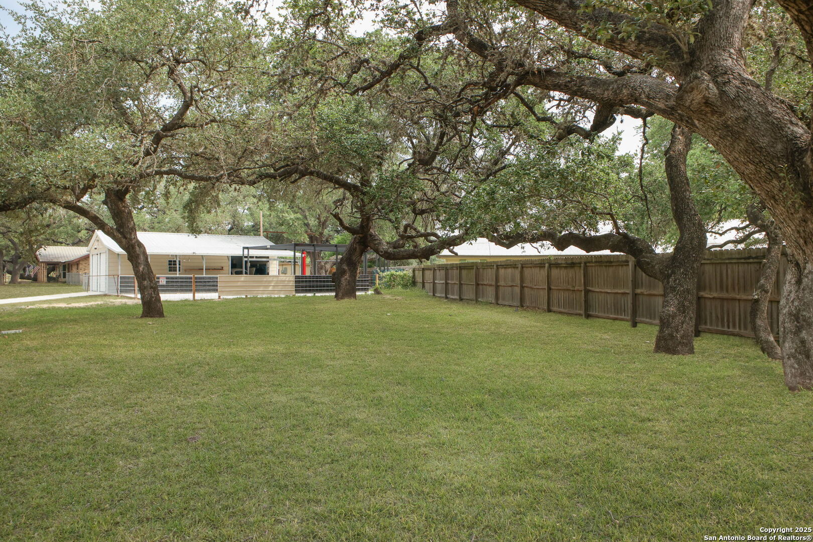 102 Southgate Pleasanton TX 78064