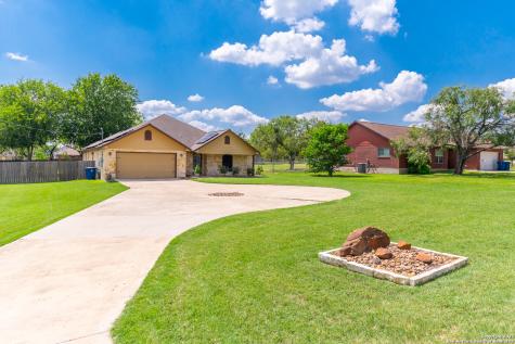 435 4th Street Floresville TX 78114