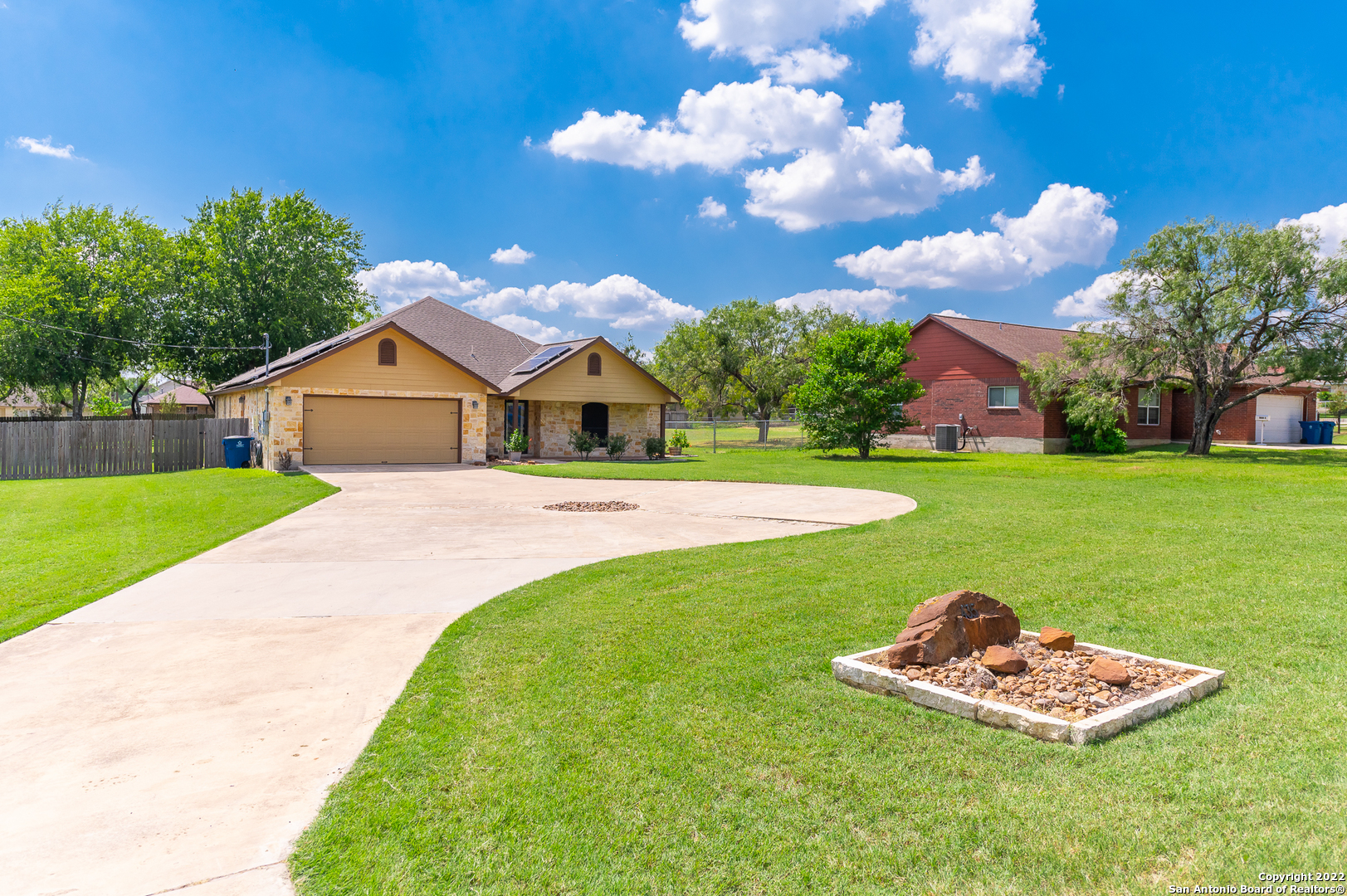 435 4th Street Floresville TX 78114