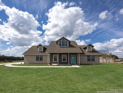 1261 County Road 320 Floresville TX 78114