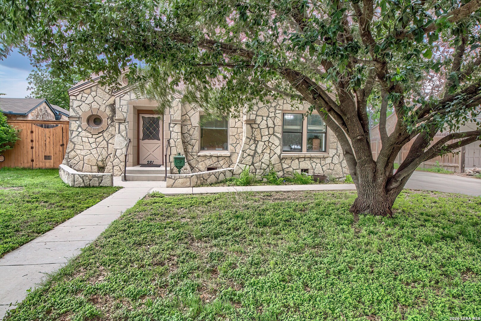 281 W Mariposa San Antonio TX 78212