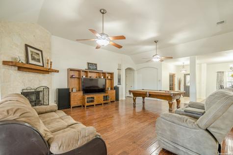 249 Lakeridge Loop Lakehills TX 78063