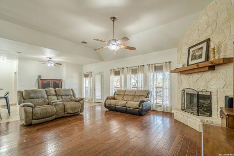 249 Lakeridge Loop Lakehills TX 78063