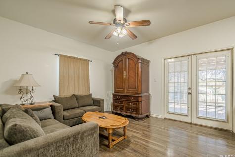 249 Lakeridge Loop Lakehills TX 78063